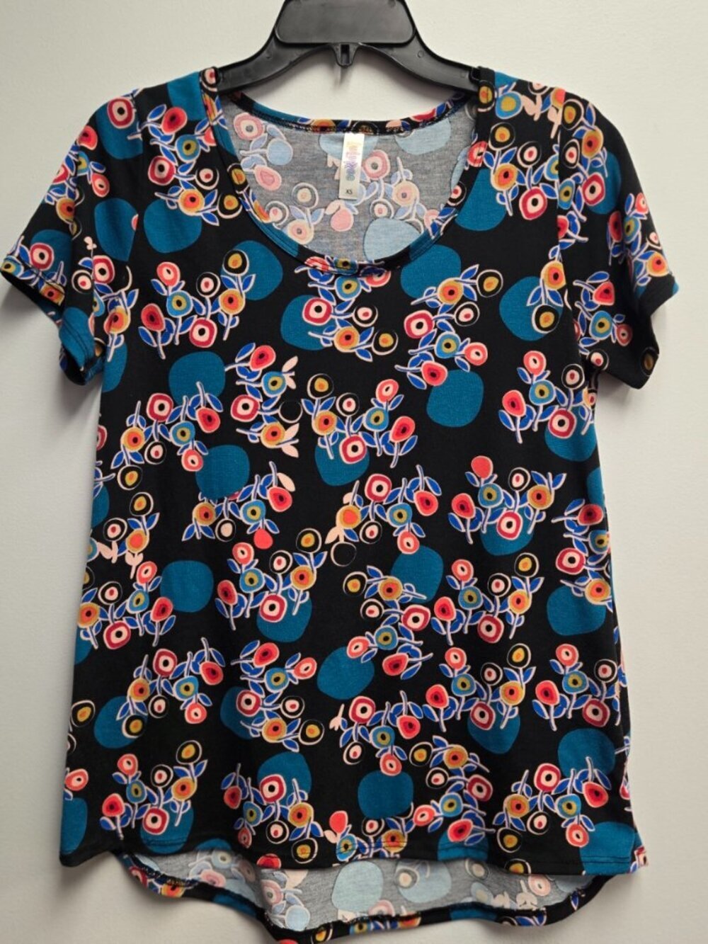 LuLaRoe XS Floral Blouse Short Sleeve Pink Blue Stretch Knit Top Casual Summer